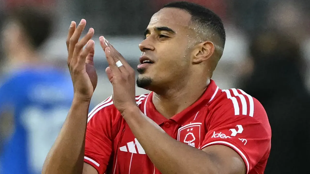 صراع الكبار.. مانشستر يونايتد وتشيلسي يخططان لضم نجم نوتنغهام فورست المتألق